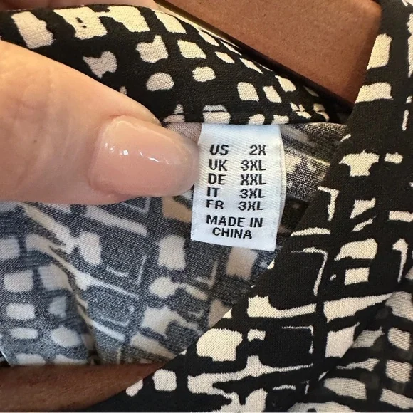 Susan Graver Plus 3X Black White Geometric Print Pleated Blouse Top Career Chic - Picture 3 of 10